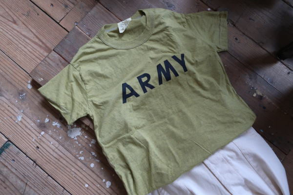 ARMY Tシャツ ファッション