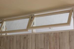 木製・アイアンの　室内窓の取り入れ方・メリットデメリットなどの紹介コラム
